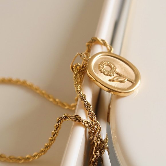 Jewelry - NEW 18K Gold Plated Oval Sunflower Pendant Braided Chain Necklace